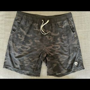 Vuori Men’s athletic shorts. Black and gray camo with gray lining. Size XL